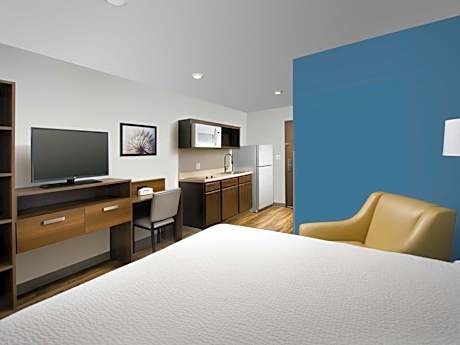 Queen Room with Tub and Sofa Bed - Disability Access/Non-Smoking