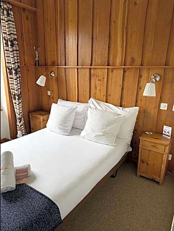 Deluxe Double or Twin Room with Mountain View