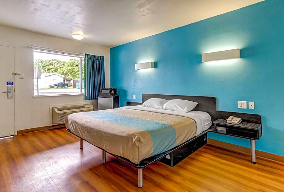 Motel 6 Waco - Lacy Lakeview