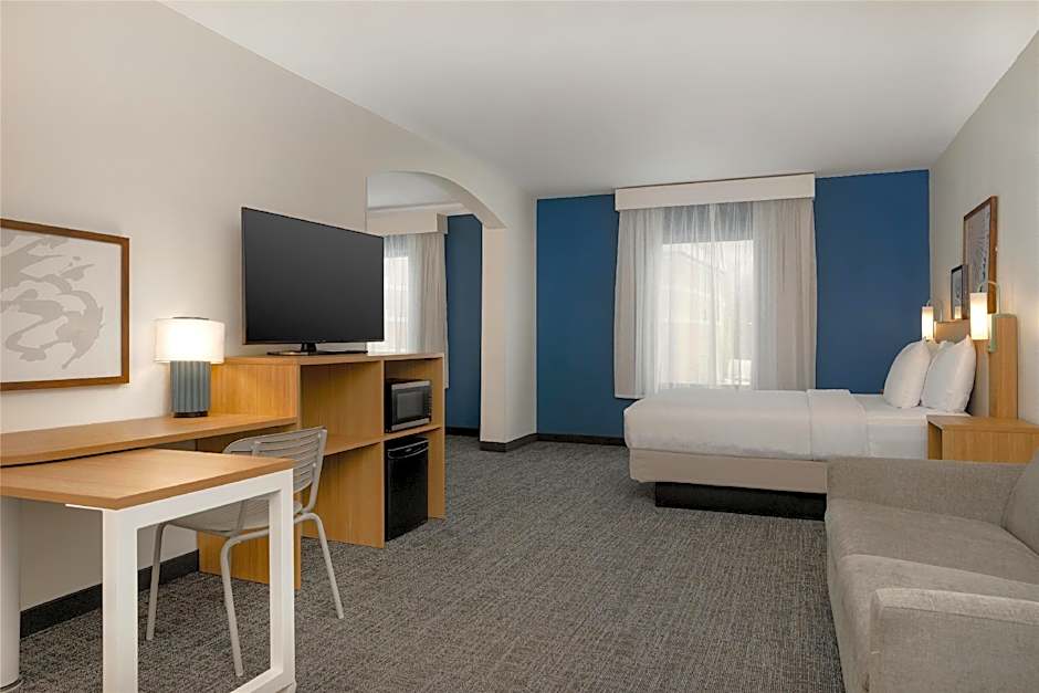 Photo 1 of 3 of 1 King Bed, Mobility Accessible, Roll in Shower