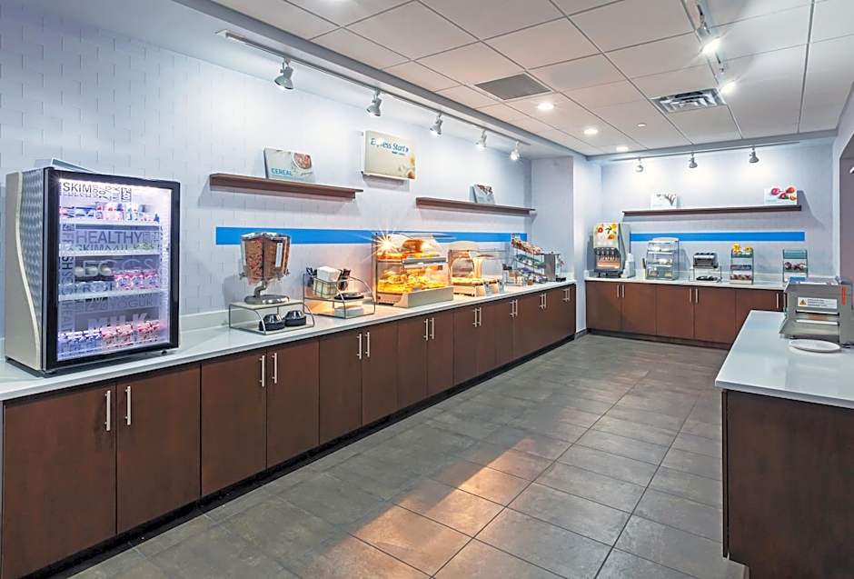 Holiday Inn Express & Suites Coffeyville By IHG