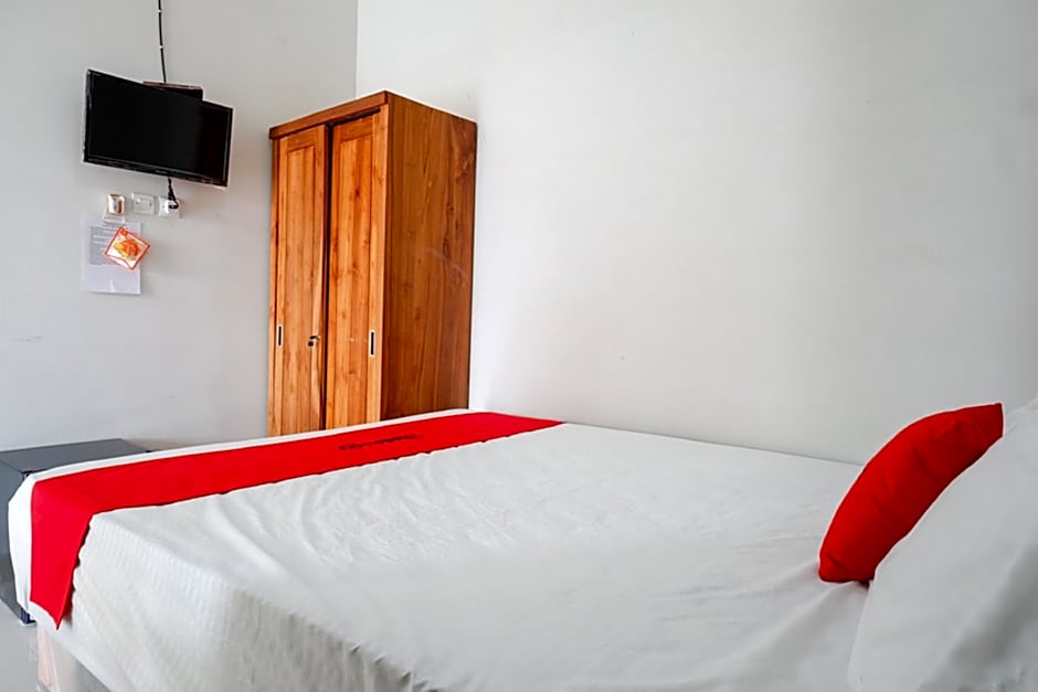 RedDoorz Plus Syariah near Stasiun Tegal 2