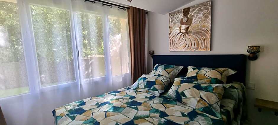 LES BOIS DE ZOLA entre Provence et Luberon