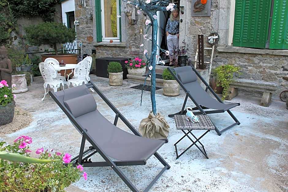 Chambre Bounty cuisine privée, salle d'eau, terrasse, garage