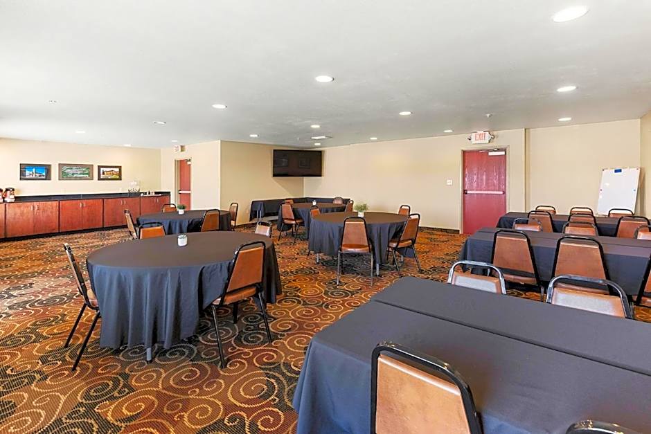 Cobblestone Hotel & Suites - Knoxville