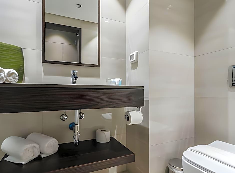 Golden Crown Haifa Hotel