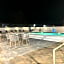 Deluxe 6 Inn & Suites