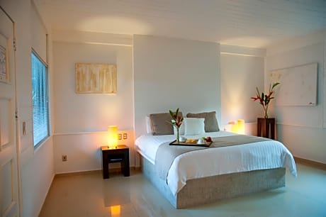King Size Bed Buffet Breakfast & Hydrotherapy Access