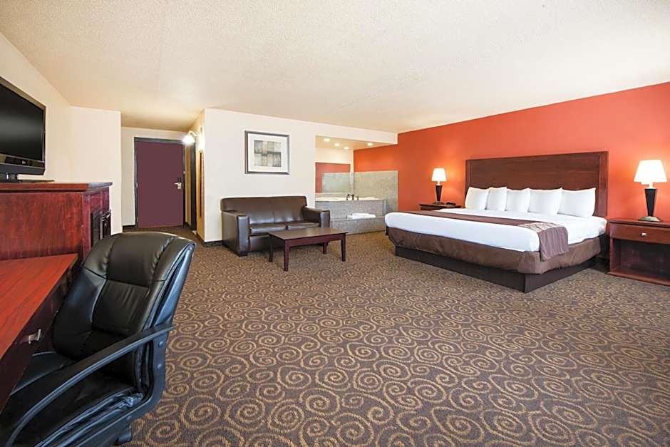 Photo 1 of 9 of 1 King Bed Suite, Nonsmoking