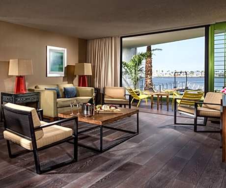 1 King Presidential Suite Water View Nonsmkg