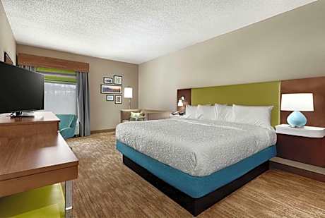 1 King Bed Nonsmoking