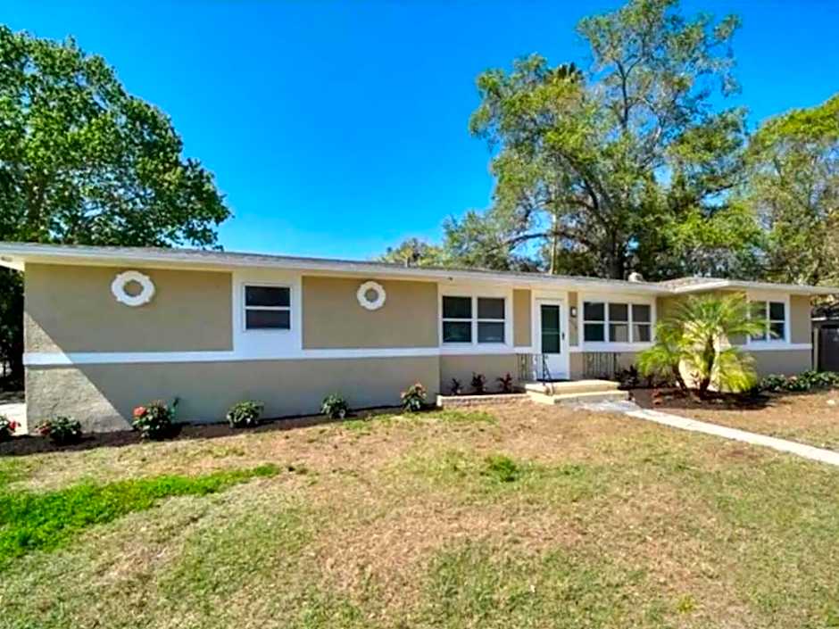 Beach House 15 min from Clearwater Beach
