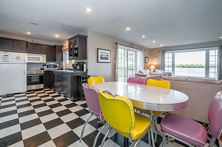 Serene Lakefront Retreat Explore & Unwind