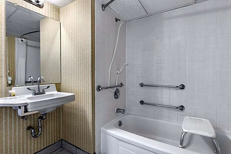 Days Inn & Conference Center by Wyndham Bridgewater