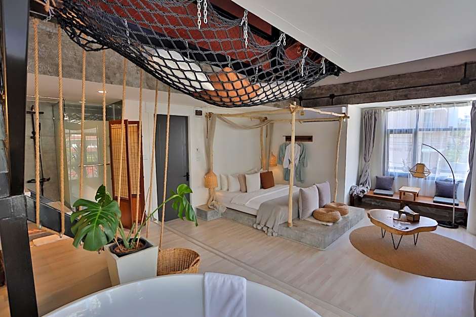 YOLO Bangkok Boutique Hotel