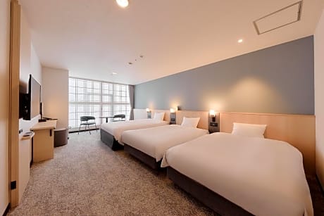 Large Twin Room - Non-Smoking
