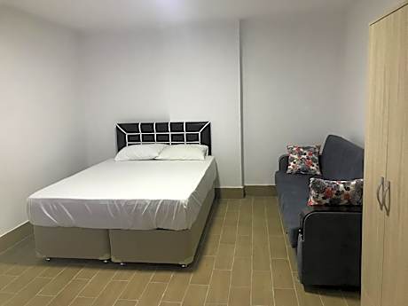 Budget Double Room - Basement - No Window