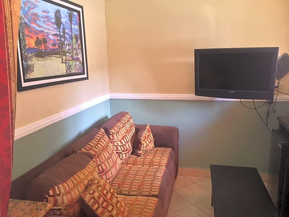 Paradise Inn & Suites
