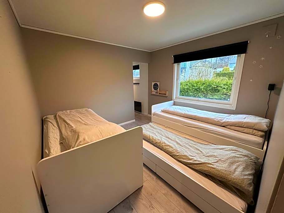 Landlig enebolig med utsikt