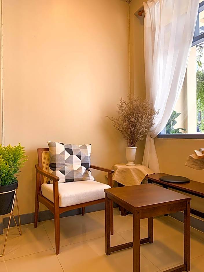 Achcha hotel - itsaraphap MRT station - Wat Arun