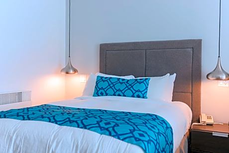 Deluxe with 1 Queen Bed