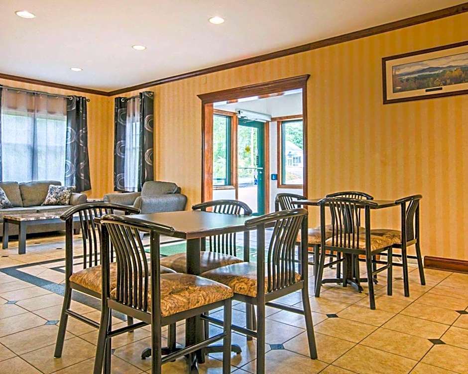 Econo Lodge Glens Falls / Lake George