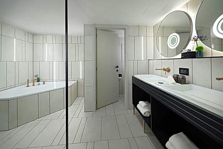 BIG Suite, 1 Bedroom Suite, 1 King, Sofa Bed, City View