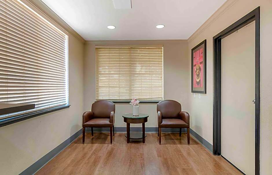 Extended Stay America Suites - Kansas City - Country Club Plaza