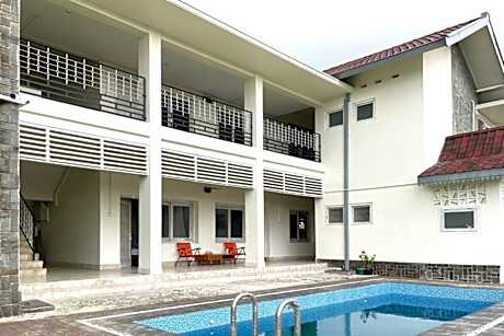 Urbanview Wisma Nirwana Tretes near Cimory Prigen
