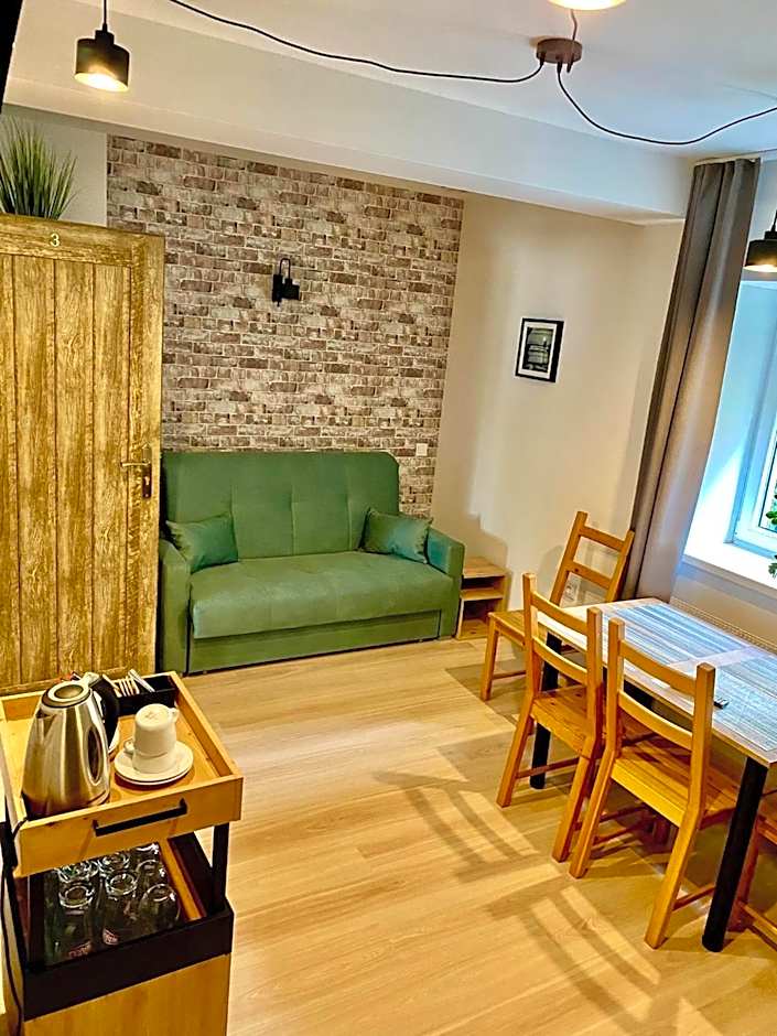 Old Tree Home & Restaurant