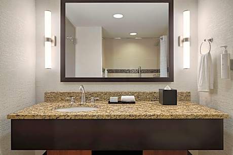 2 Room Suite-2 Queen Beds-Sofabed-Nonsmoking