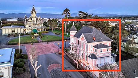 Pinc Lady Mansion