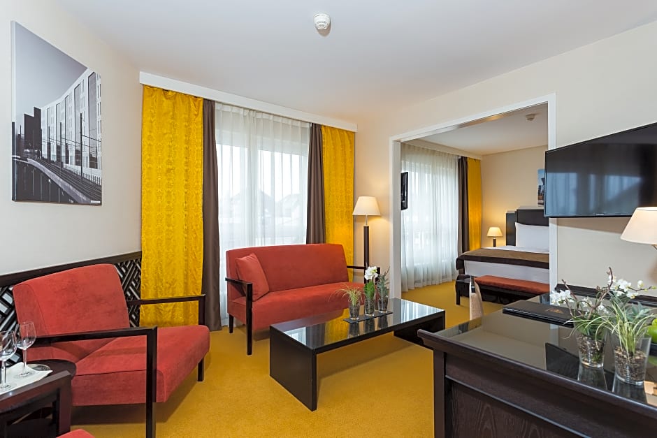 Photo 1 of 5 of Junior Standard Suite