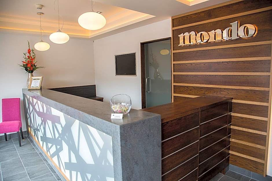 Mondo Hotel