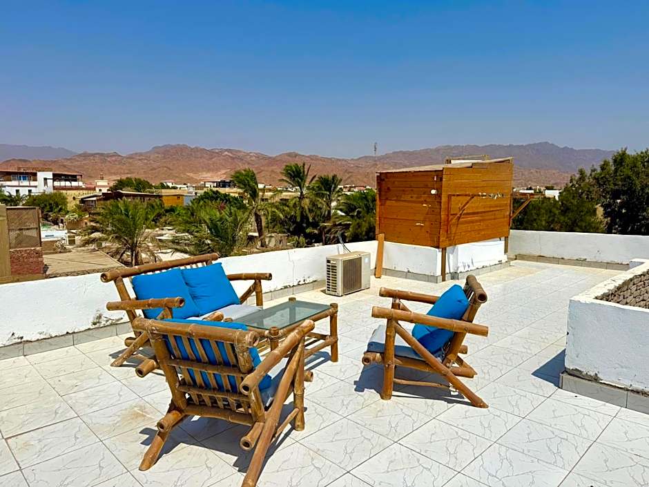 Apartment with roof top