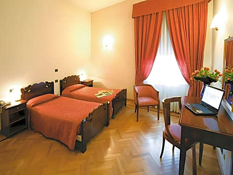 Double or Twin Room (1 Adult)