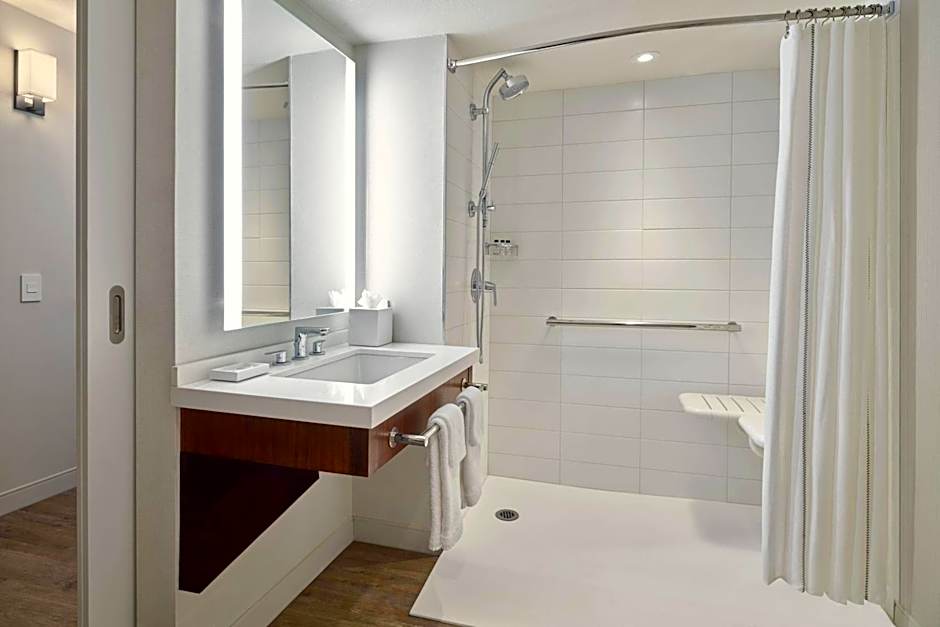 Delta Hotels by Marriott Denver Thornton