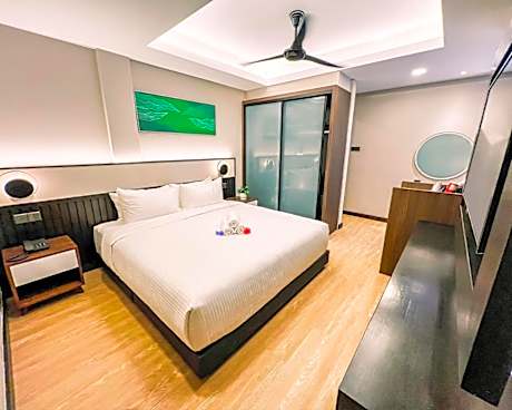 Deluxe King Sea View