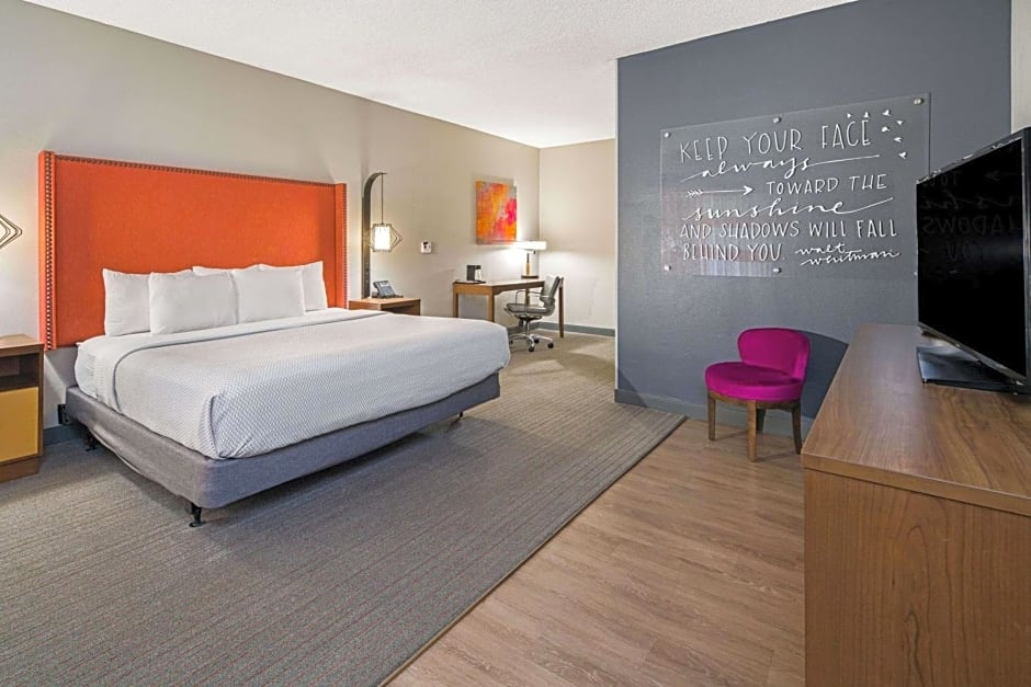 La Quinta Inn & Suites by Wyndham Orange County - Santa Ana