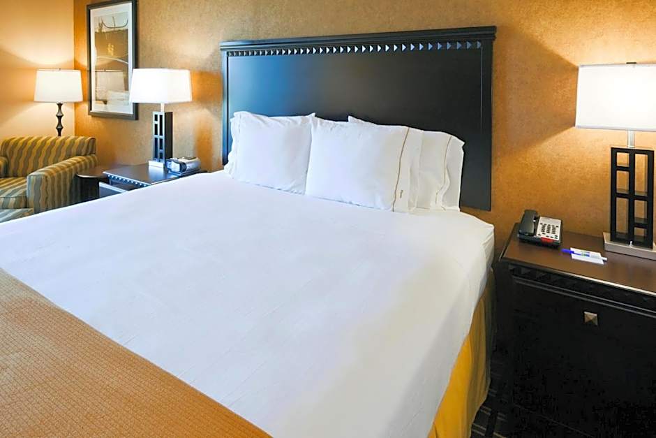 Holiday Inn Express Hotel & Suites Ennis By IHG