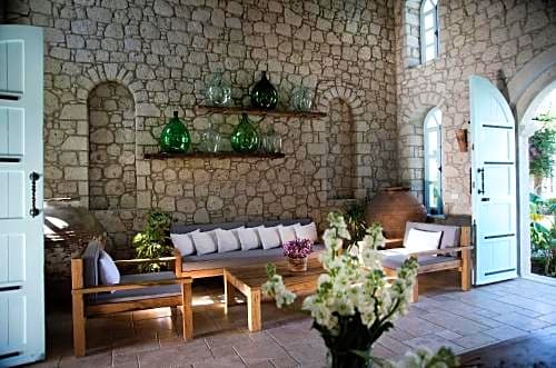 Manastir Alacati Hotel