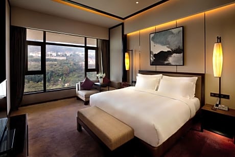 Crowne Plaza Suite with Special View 