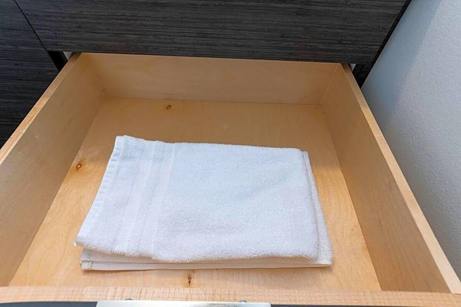 Self Check-in-washer-dryer-4ksmart Tv-king Bed-gym