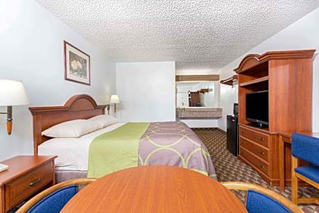 1 King Bed Non-Smoking