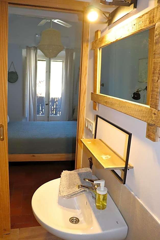 Les Magranes Bed & Breakfast