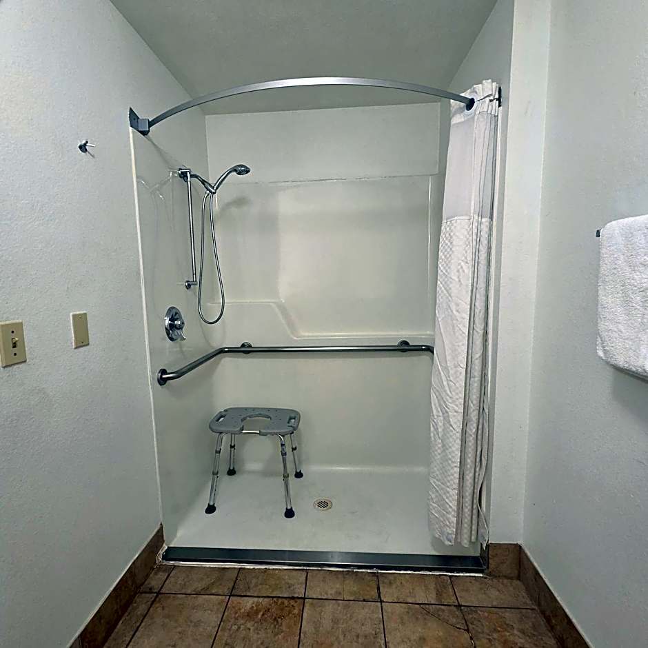 Travelodge by Wyndham Wenatchee