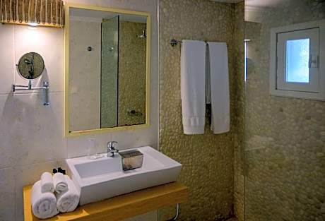 Deluxe Double Room with Extra Bed