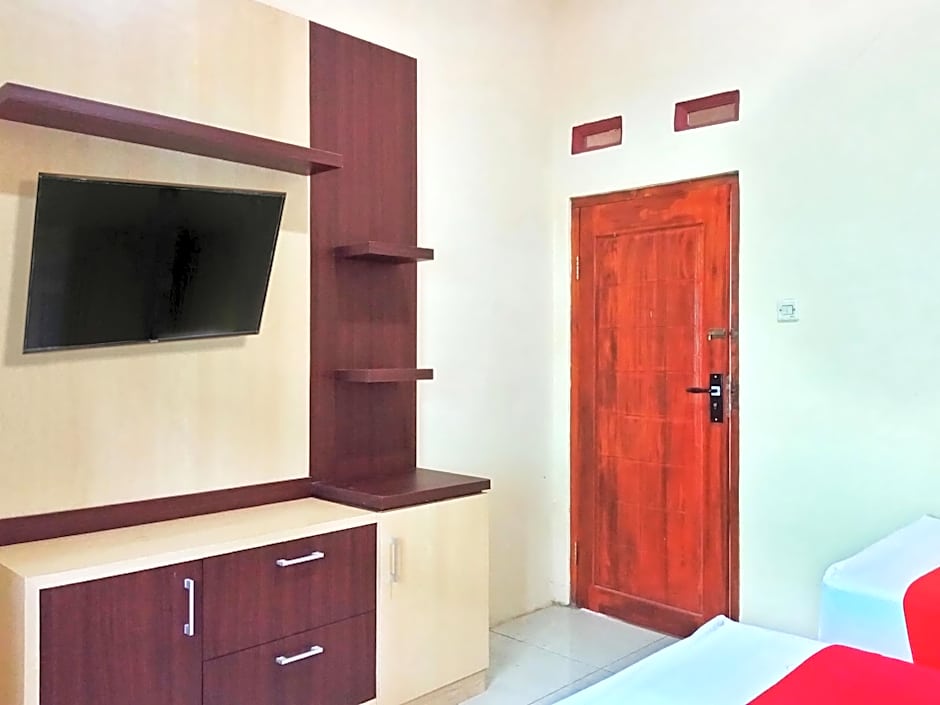 RedDoorz near Alun Alun Slawi