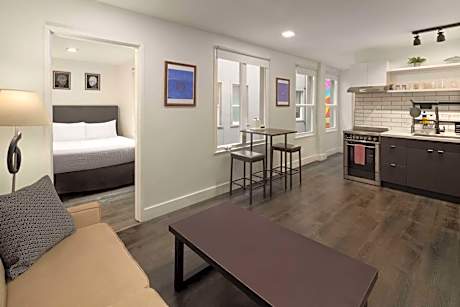 Two-Bedroom Apartment with Two Queen Beds - Non-Smoking