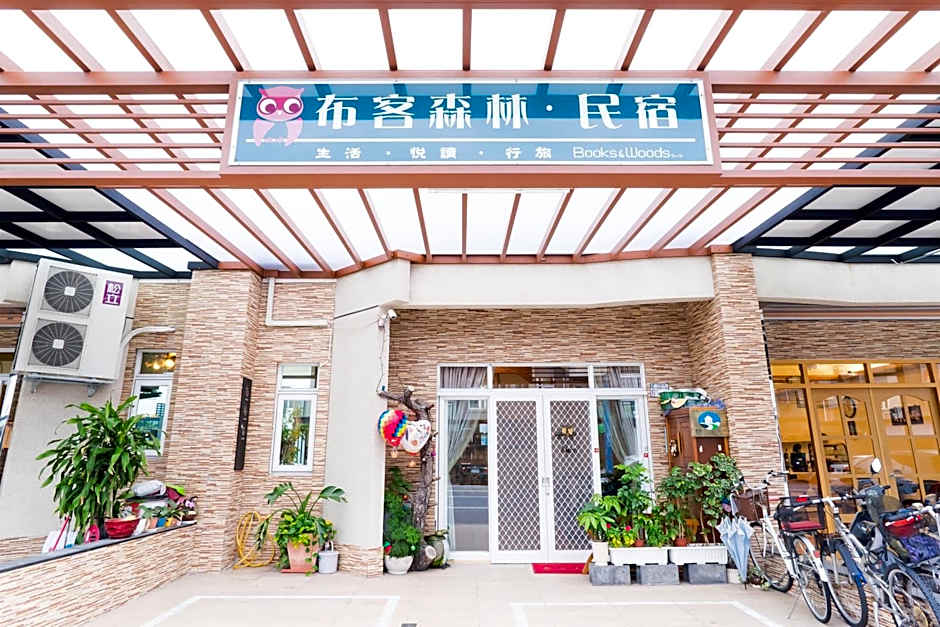 Books & Woods Bed and Breakfast